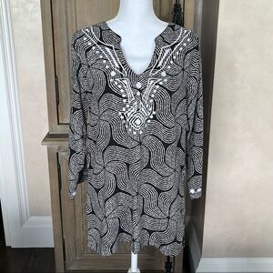 Escapada Embroidered Deco Tunic Top - Black/White Embroidery size medium